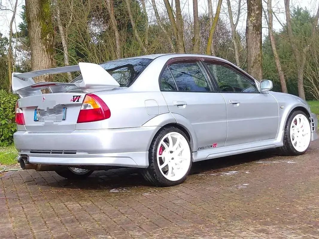 Usata Mitsubishi Lancer 280 CV (205 kW) 1998 Grigio Berlina