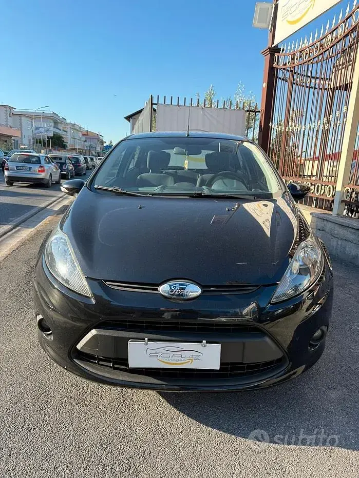 Usata Ford Fiesta 68 CV (50 kW) 2010 Nero Berlina