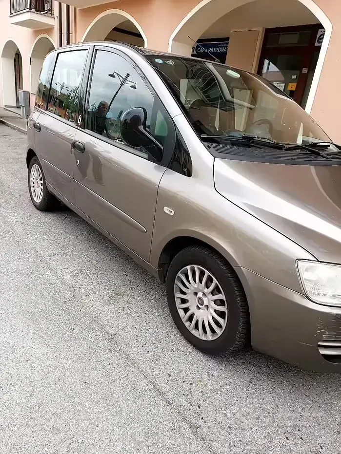 Begagnad Fiat Multipla Dynamic 120 HK (88 kW) 2010 Brun Minibuss