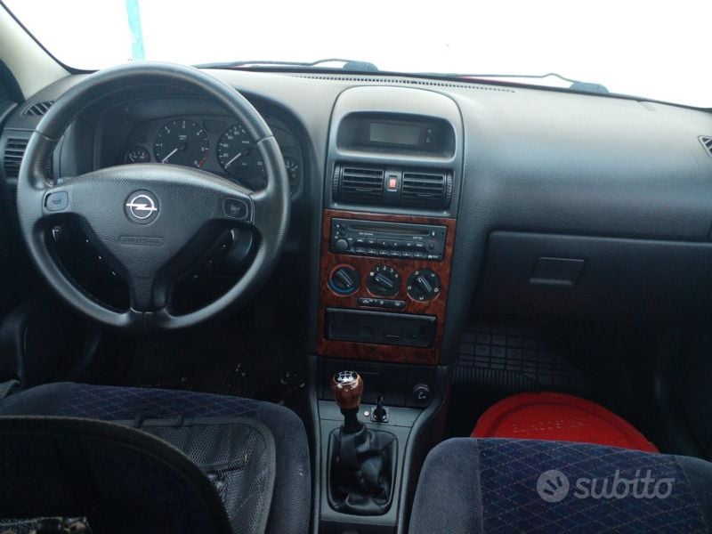 Usata Opel Astra 101 CV (74 kW) 2001 Rosso Utilitaria