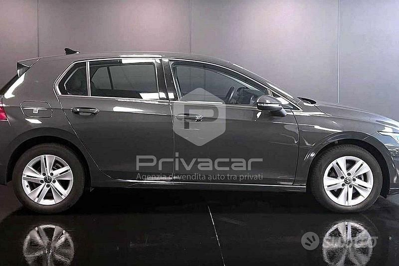 Gebraucht VW Golf VIII Life 150 PS (110 kW) 2024 Grau Kleinwagen
