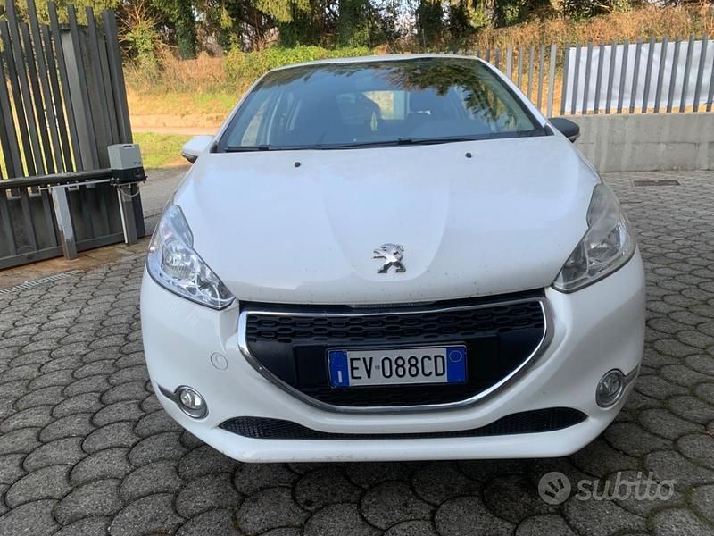 Usata Peugeot 208 Allure 68 CV (50 kW) 2014 Bianco Utilitaria
