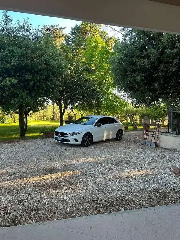 Usata Mercedes A180 136 CV (100 kW) 2019 Bianco Berlina