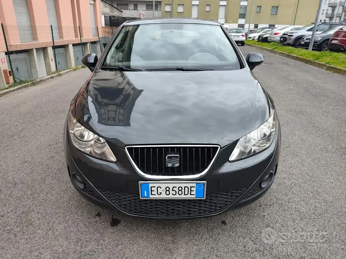 Begagnad Seat Ibiza 69 HK (50 kW) 2011 Svart Sportkupé