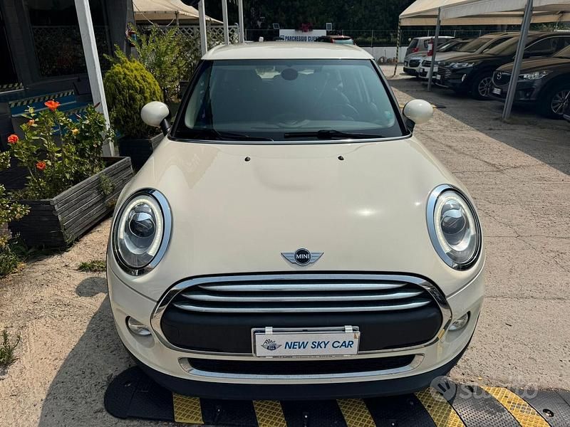 Usata Mini One D Hype 95 CV (69 kW) 2017 Beige Utilitaria