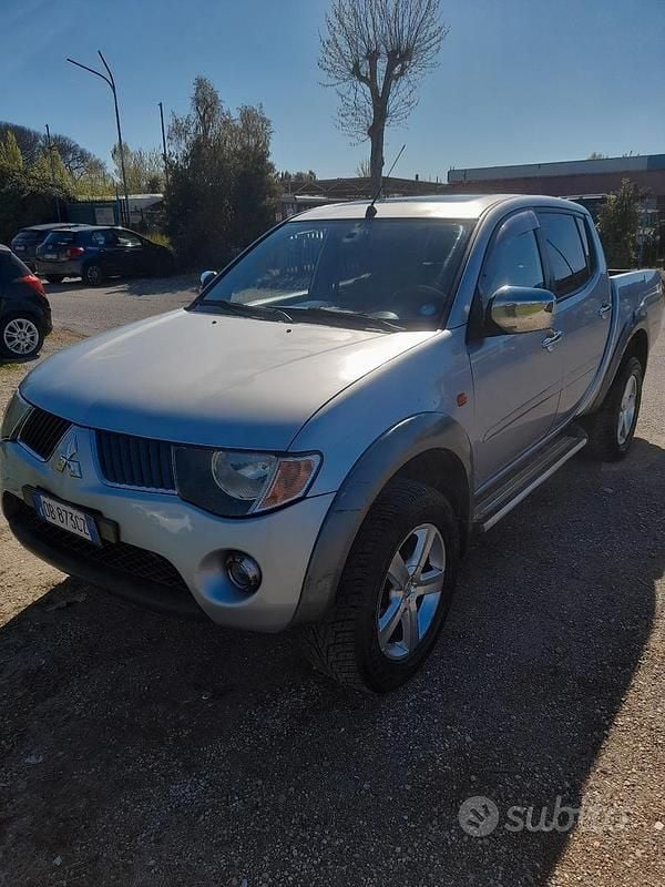 Usata Mitsubishi L200 136 CV (100 kW) 2006 Grigio Pick-up
