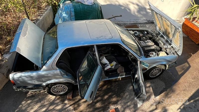 Usata BMW 318 116 CV (85 kW) 1989 Blu Berlina