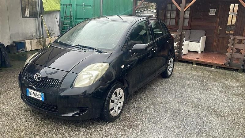 Usata Toyota Yaris Sol 89 CV (65 kW) 2006 Nero Berlina