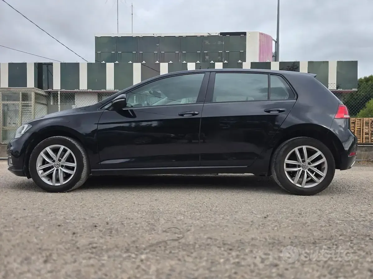 Usata VW Golf VII Business 116 CV (85 kW) 2017 Nero Berlina