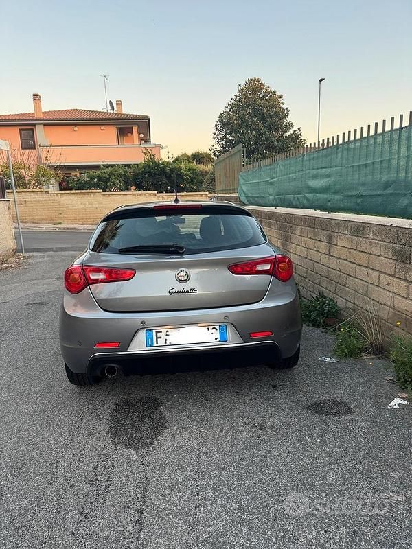 Usata Alfa Romeo Giulietta Distinctive 105 CV (77 kW) 2015 Grigio Berlina
