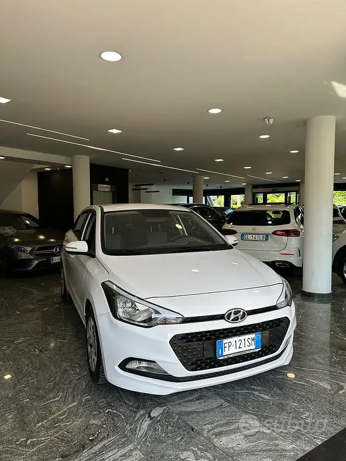 Usata Hyundai i20 Comfort 75 CV (55 kW) 2018 Bianco Berlina