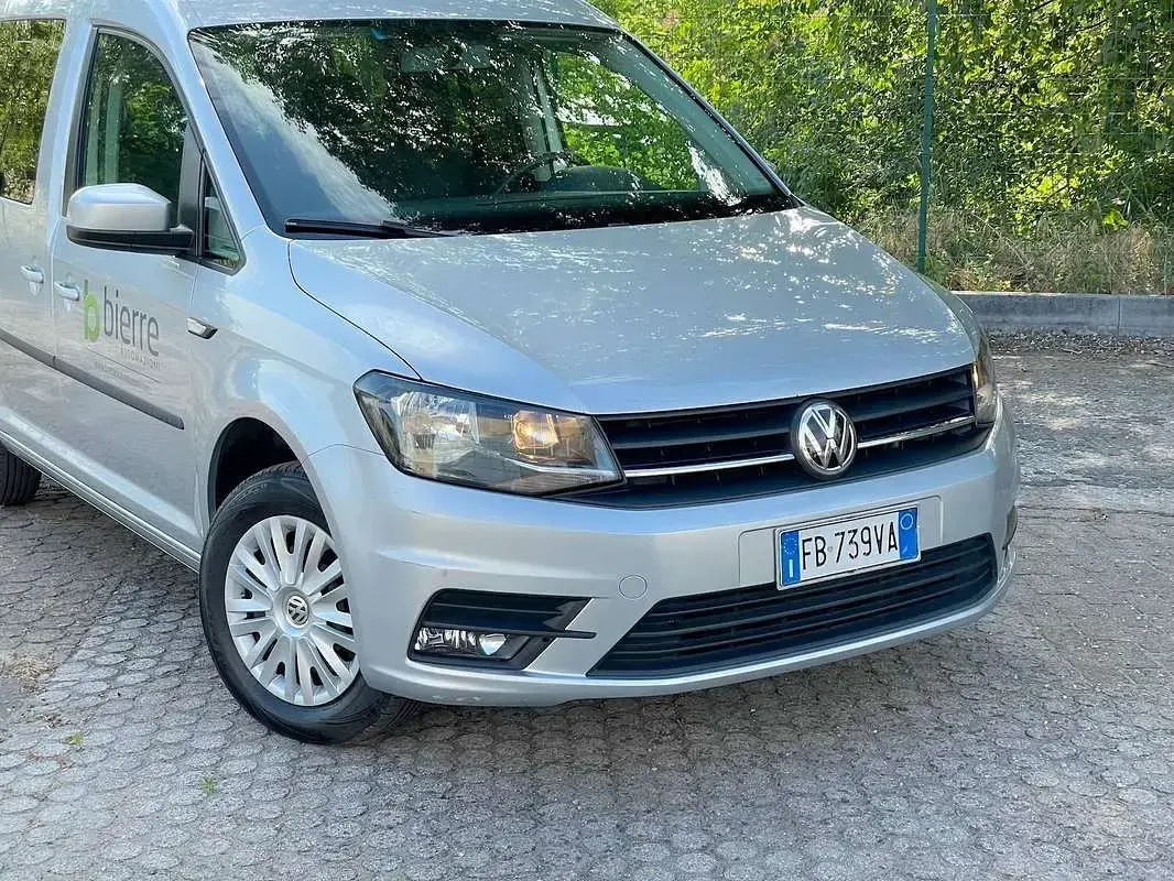 Usata VW Caddy Highline 102 CV (75 kW) 2015 Argento Monovolume