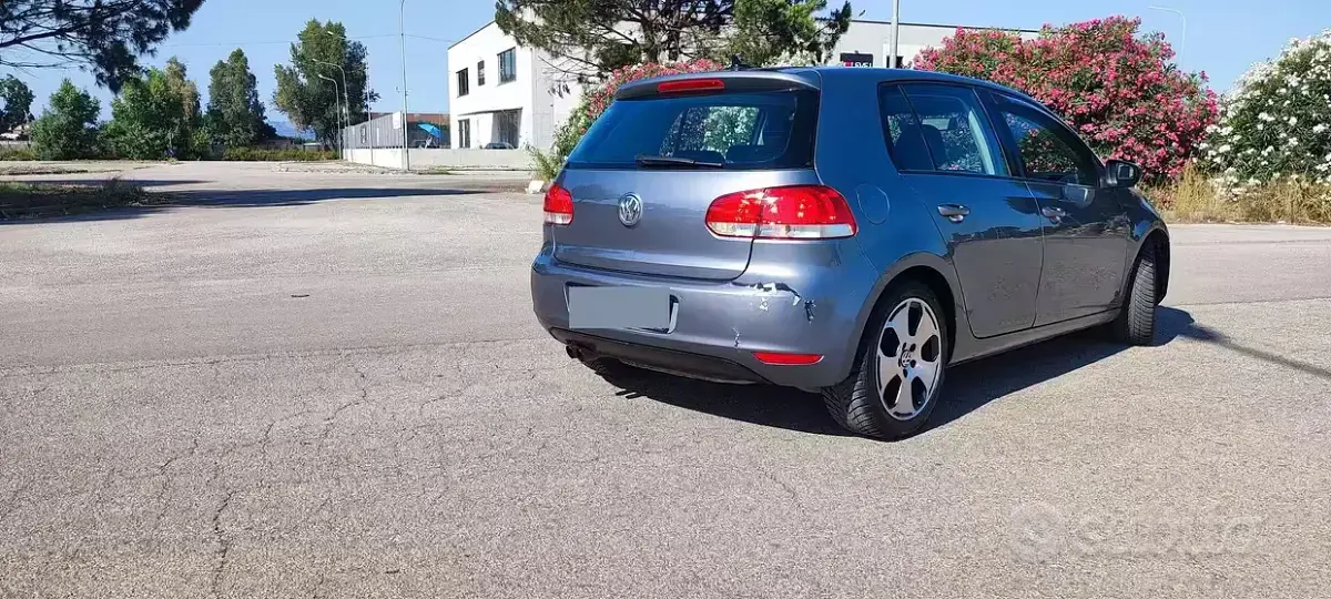 Usata VW Golf VI 110 CV (80 kW) 2011 Grigio Berlina