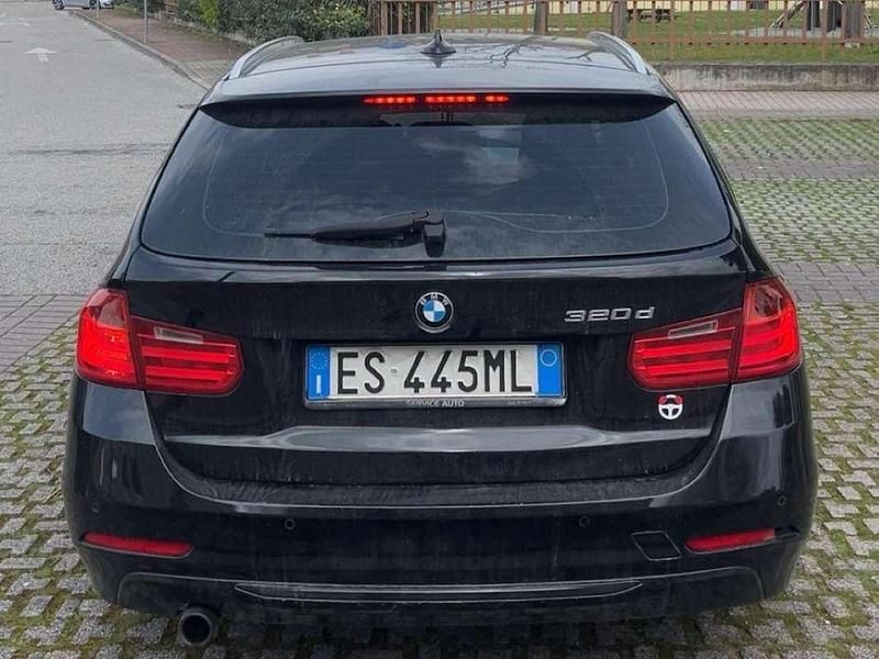 Usata BMW 320 Sport Line 184 CV (135 kW) 2013 Nero Station wagon