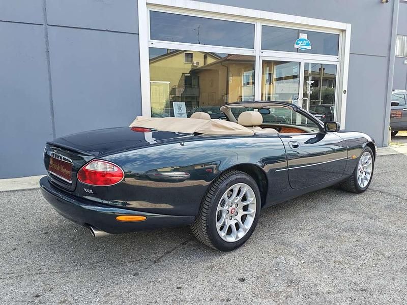 Usata Jaguar XKR S 363 CV (266 kW) 2001 Emerald green Cabrio