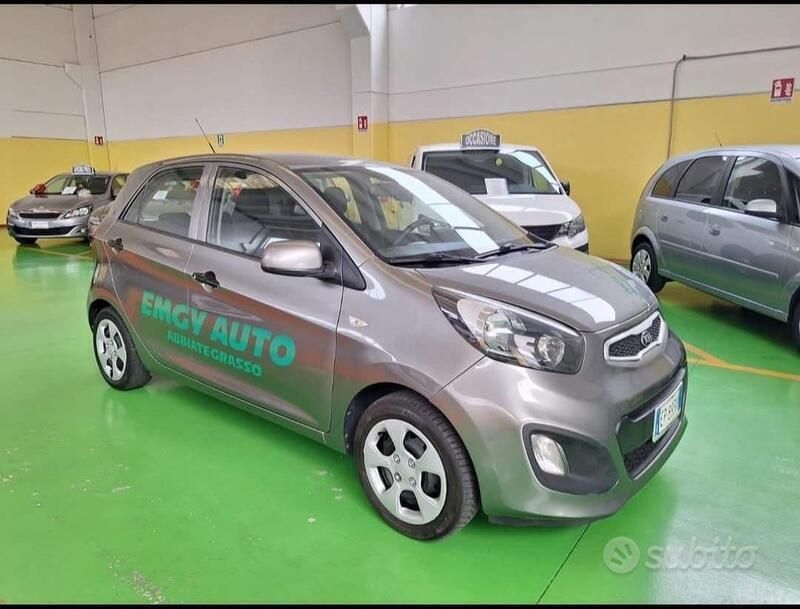 Usata Lancia Ypsilon Gold 69 CV (50 kW) 2017 Argento Utilitaria