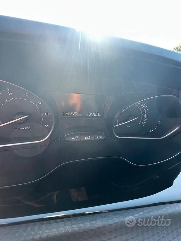 Usata Peugeot 2008 Active 82 CV (60 kW) 2019 Nero SUV