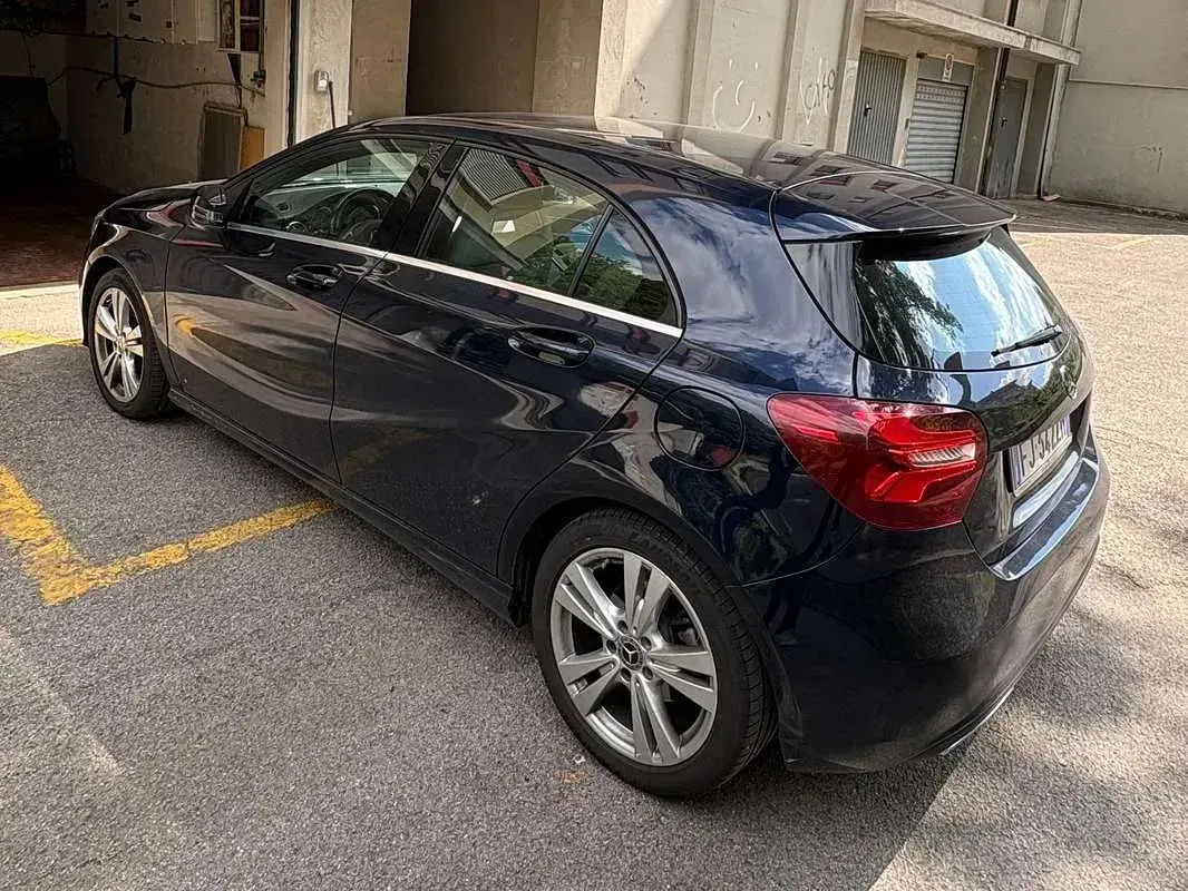 Usata Mercedes A160 Premium 90 CV (66 kW) 2017 Blu/azzurro Berlina