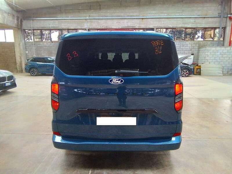 Usata Ford Tourneo Custom Titanium 150 CV (110 kW) 2024 Chrome blue Furgone