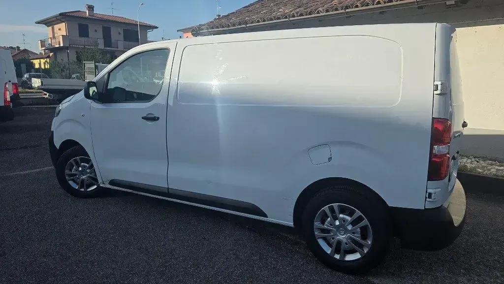 Usata Citroën Jumpy 144 CV (105 kW) 2022 Bianco / pastello Monovolume