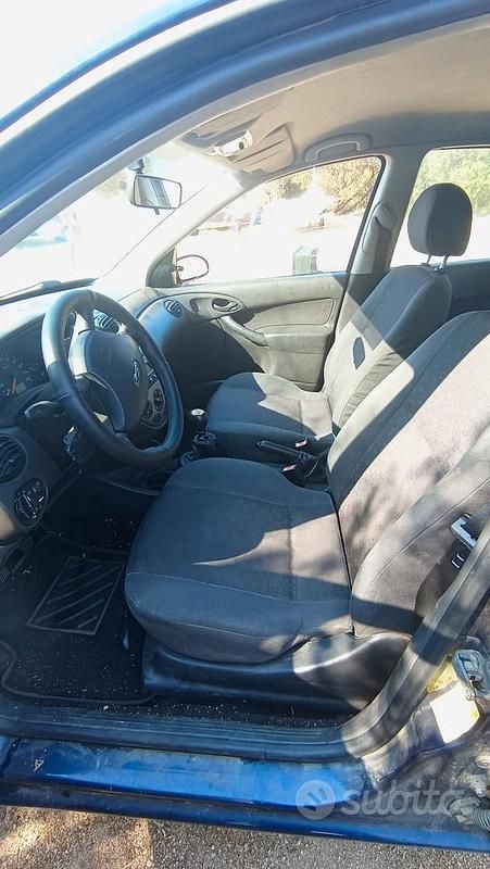 Usata Ford Focus 100 CV (73 kW) 2003 Blu Berlina