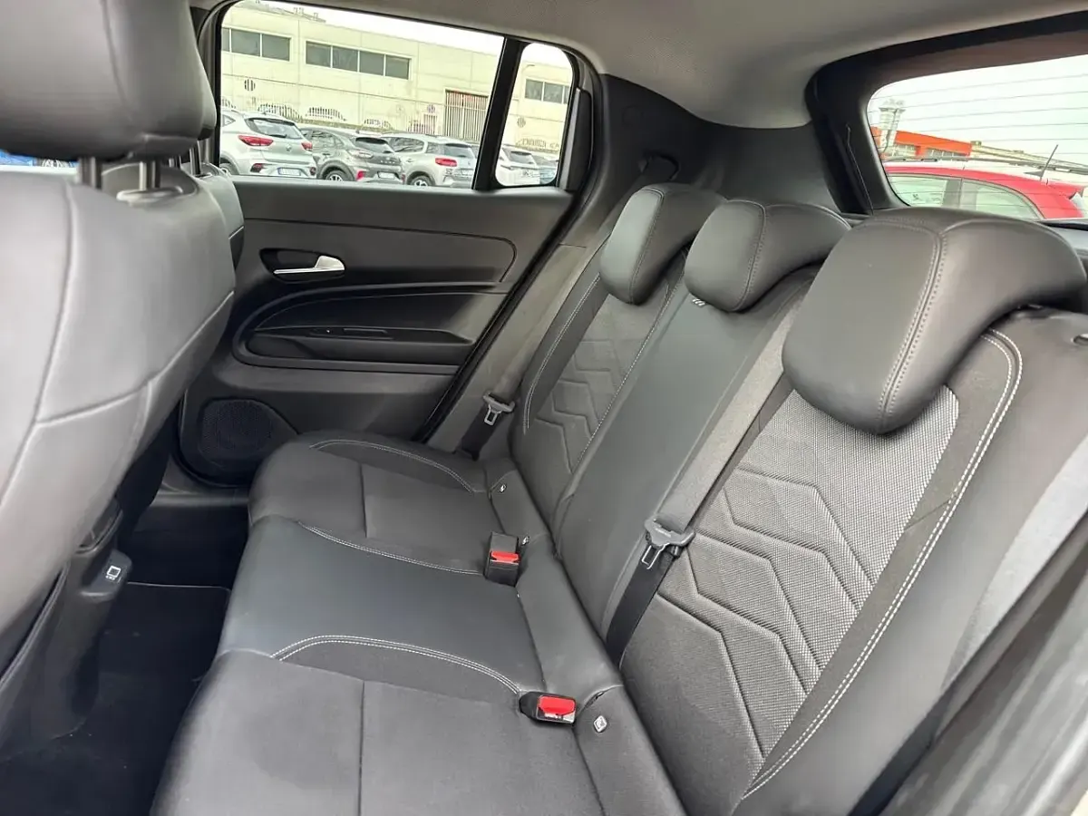 Usata Jeep Avenger Summit 100 CV (73 kW) 2025 Beige SUV