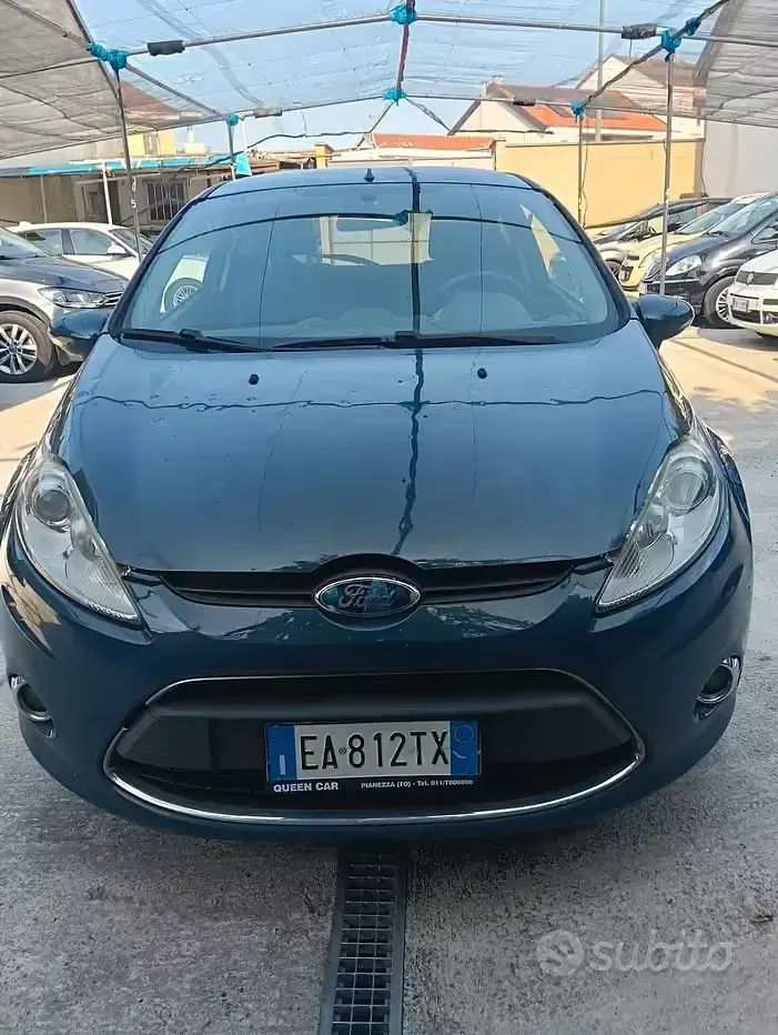 Usata Ford Fiesta Titanium 97 CV (71 kW) 2010 Grigio Berlina