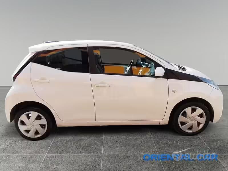 Usata Toyota Aygo Cool 69 CV (50 kW) 2017 Bianco Utilitaria