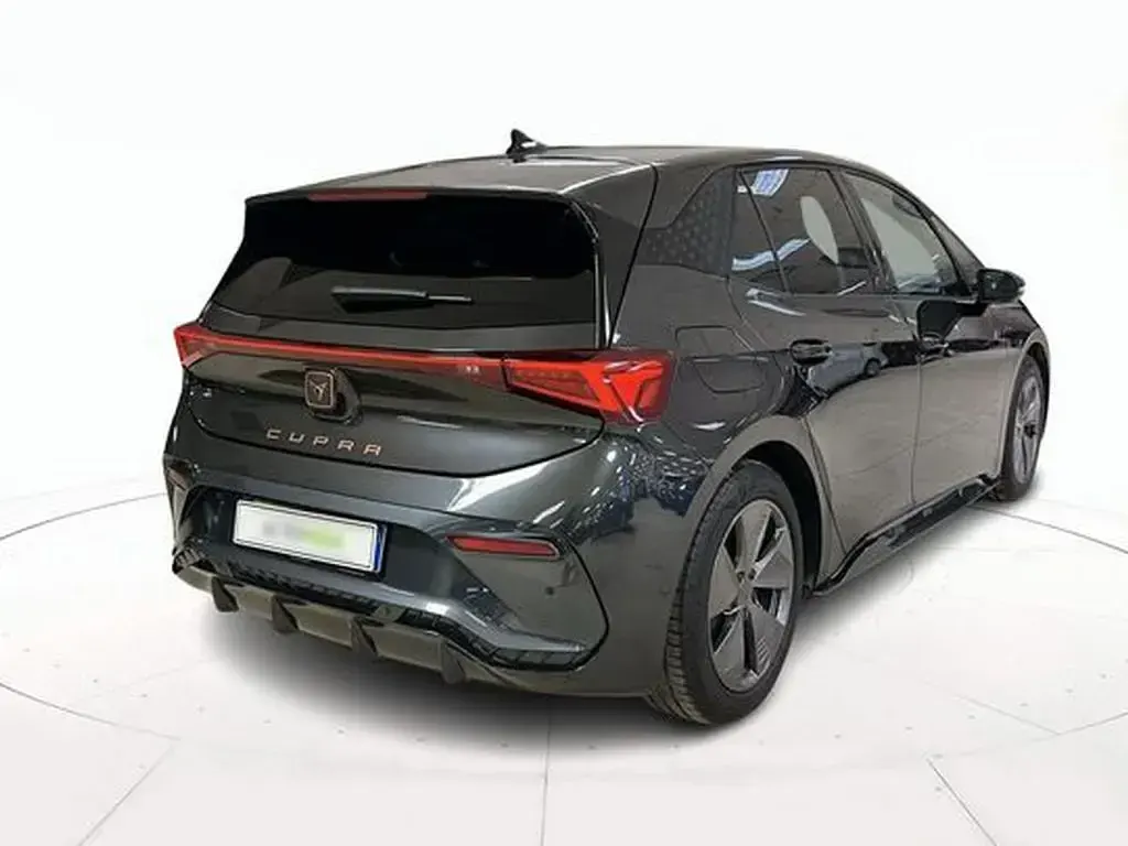 Usata Cupra Born 69 kW (95 CV) 2023 Grigio / pastello Utilitaria