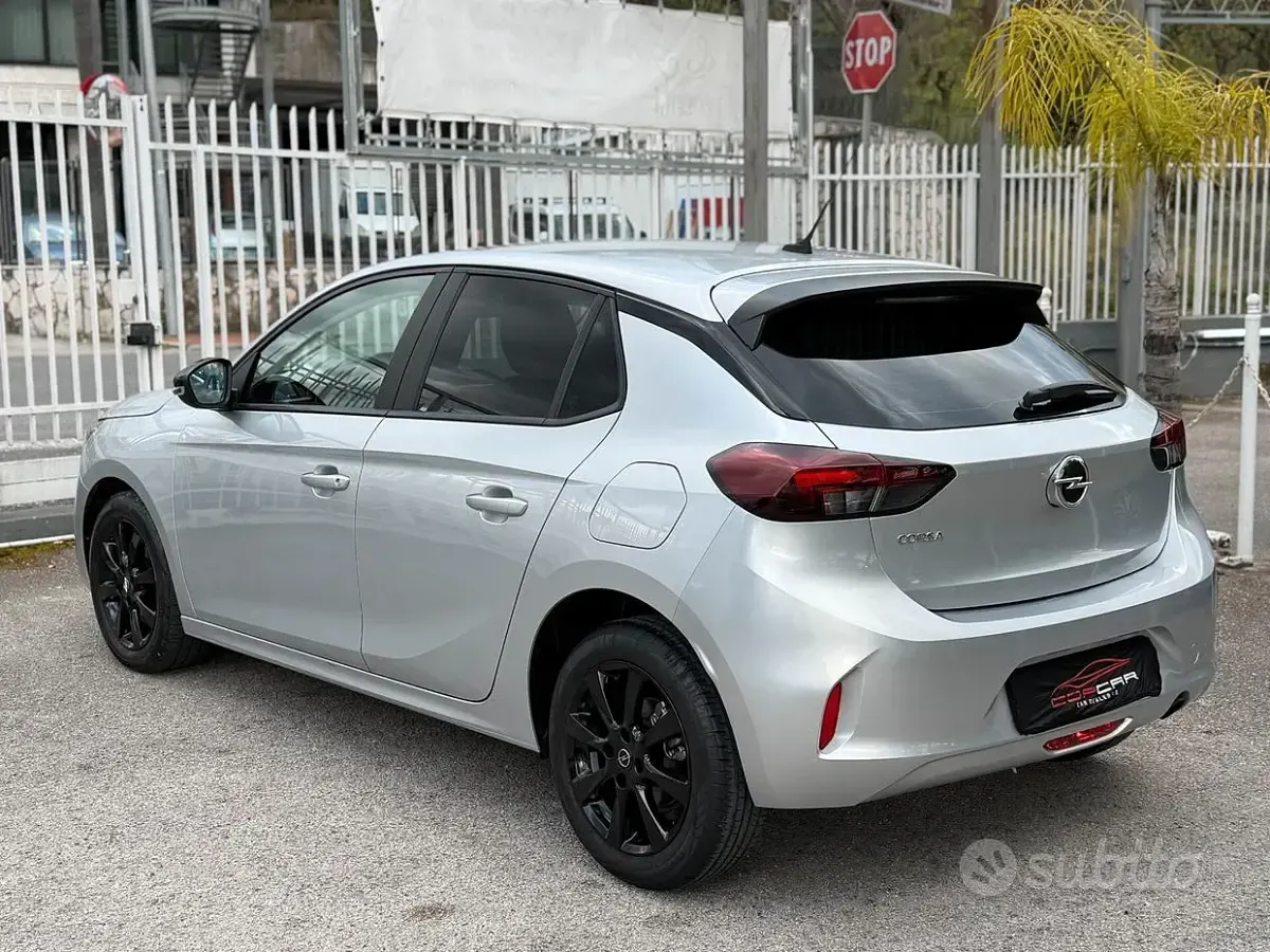 Usata Opel Corsa Edition 102 CV (75 kW) 2023 Grigio Utilitaria