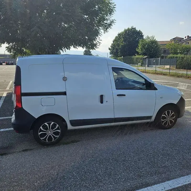 Usata Dacia Dokker Lauréate 83 CV (61 kW) 2015 Monovolume