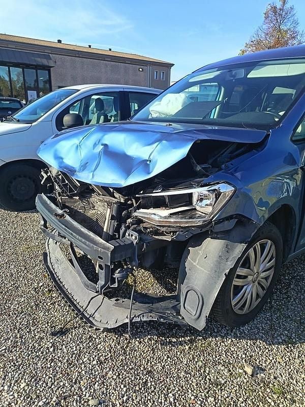 Usata VW Caddy Maxi Highline 110 CV (80 kW) 2019 Blu Monovolume