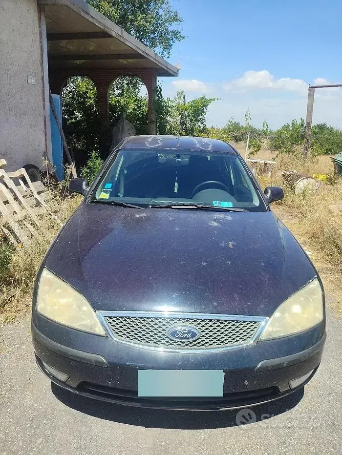 Usata Ford Mondeo 131 CV (96 kW) 2004 Blu Berlina