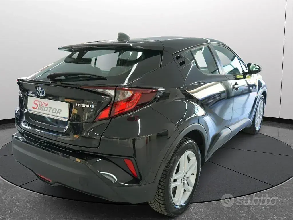 Second-hand Toyota C-HR Active 98 CP (72 kW) 2022 Negru SUV