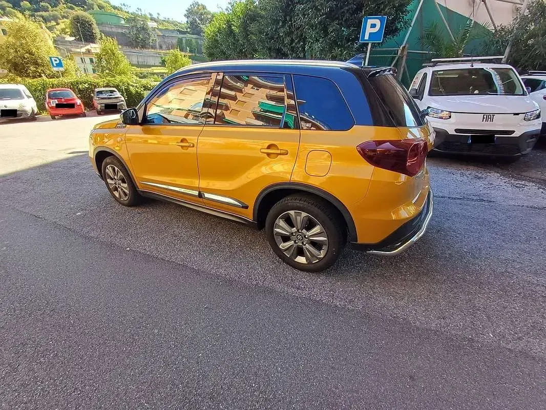 Usata Suzuki Vitara Cool 129 CV (94 kW) 2021 Oro SUV
