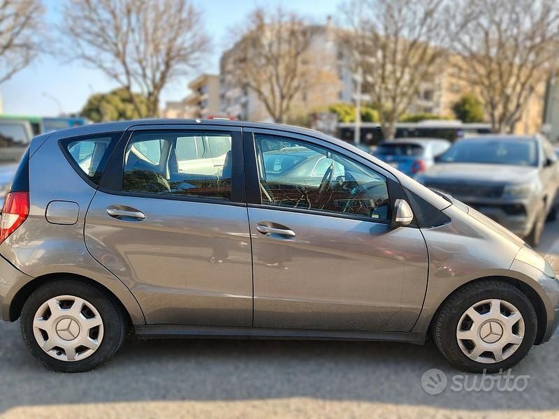 Usata Mercedes A160 82 CV (60 kW) 2010 Grigio Berlina