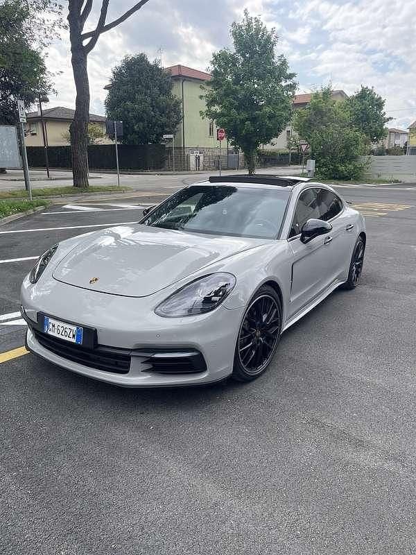 Usata Porsche Panamera 330 CV (242 kW) 2018 Berlina