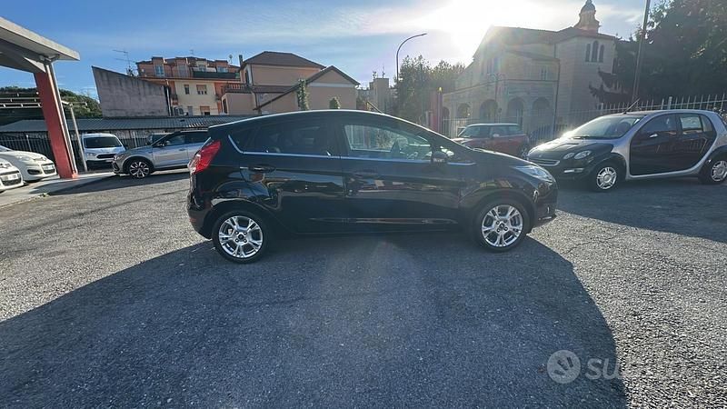 Usata Ford Fiesta 80 CV (58 kW) 2016 Nero Berlina