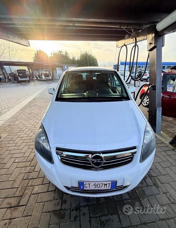 Usata Opel Zafira 150 CV (110 kW) 2013 Bianco Monovolume