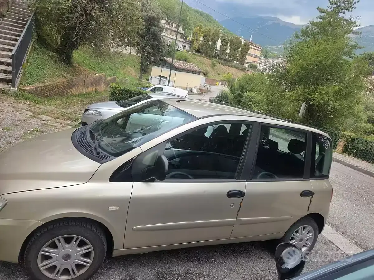 Usata Fiat Multipla 103 CV (75 kW) 2008 Grigio Monovolume