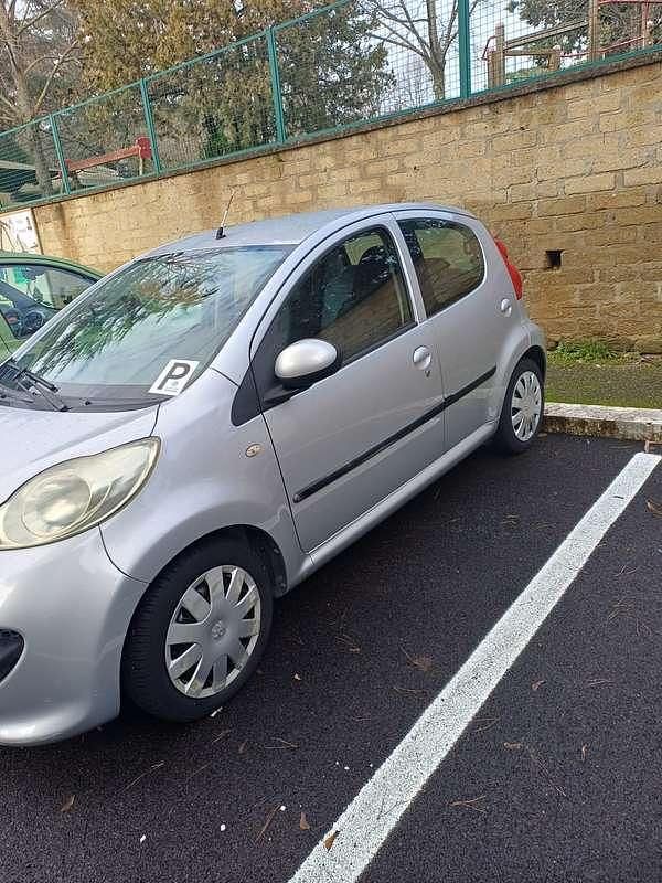 Usata Peugeot 107 54 CV (39 kW) 2006 Argento Utilitaria