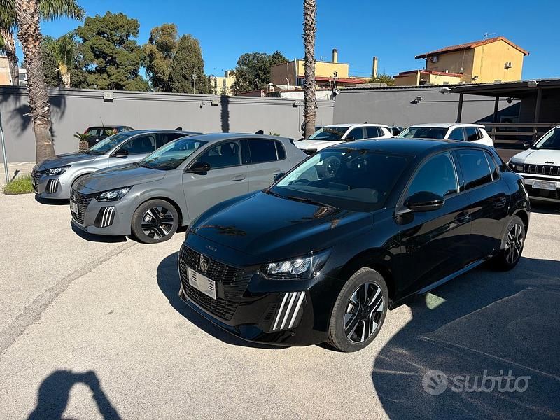 Usata Peugeot 208 Allure 101 CV (74 kW) 2025 Nero Utilitaria