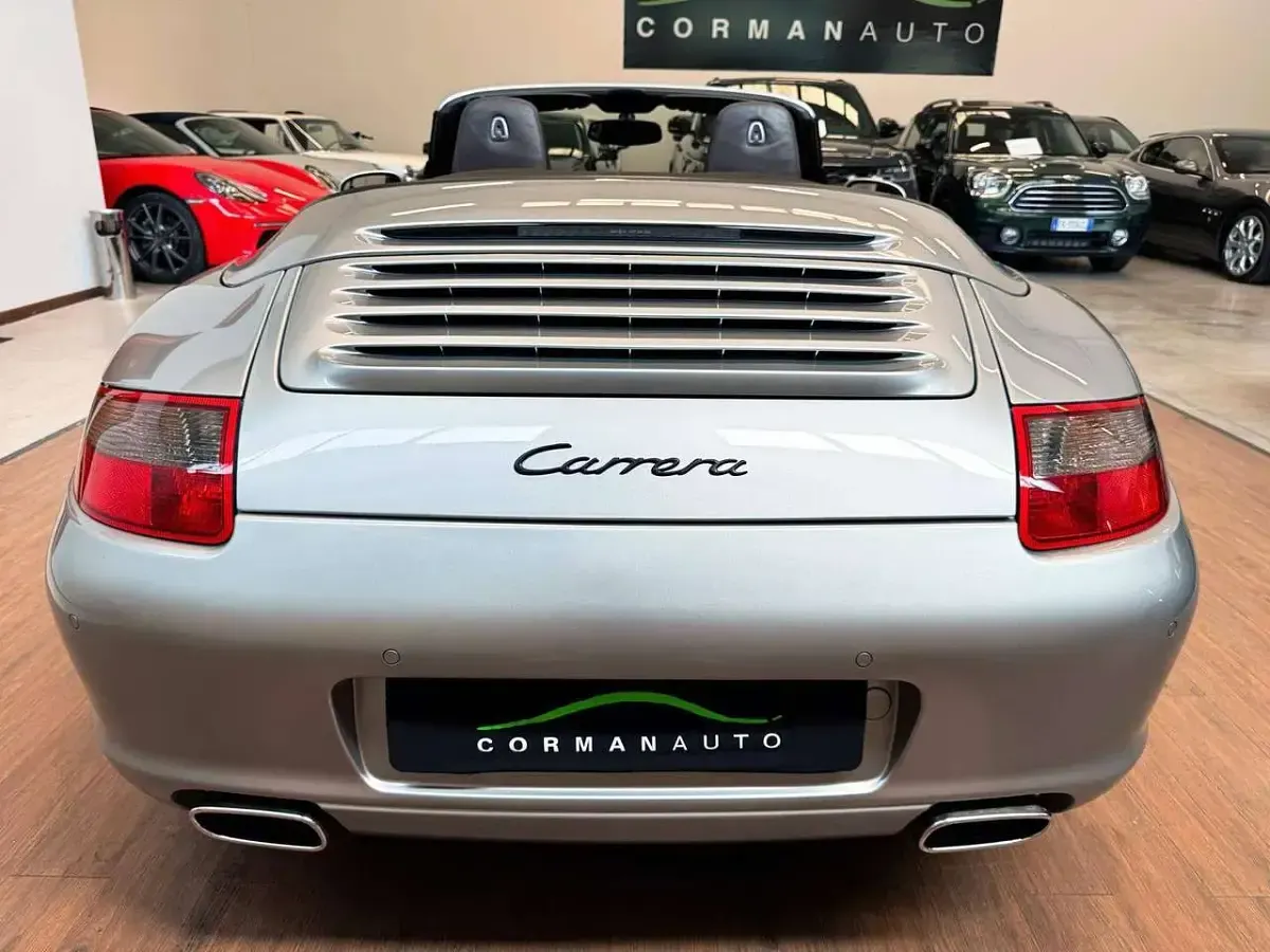 Usata Porsche 911 Carrera Cabriolet 325 CV (239 kW) 2006 Argento Cabrio
