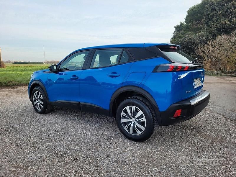 Usata Peugeot 2008 Active 110 CV (80 kW) 2022 Blu SUV