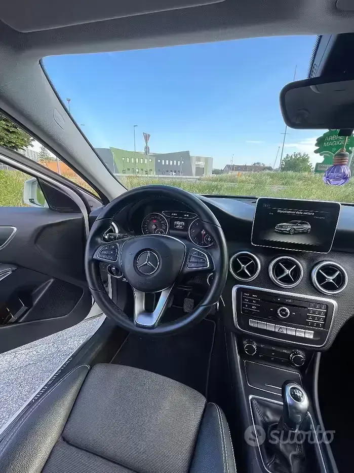 Usata Mercedes A180 Style 109 CV (80 kW) 2016 Bianco Utilitaria