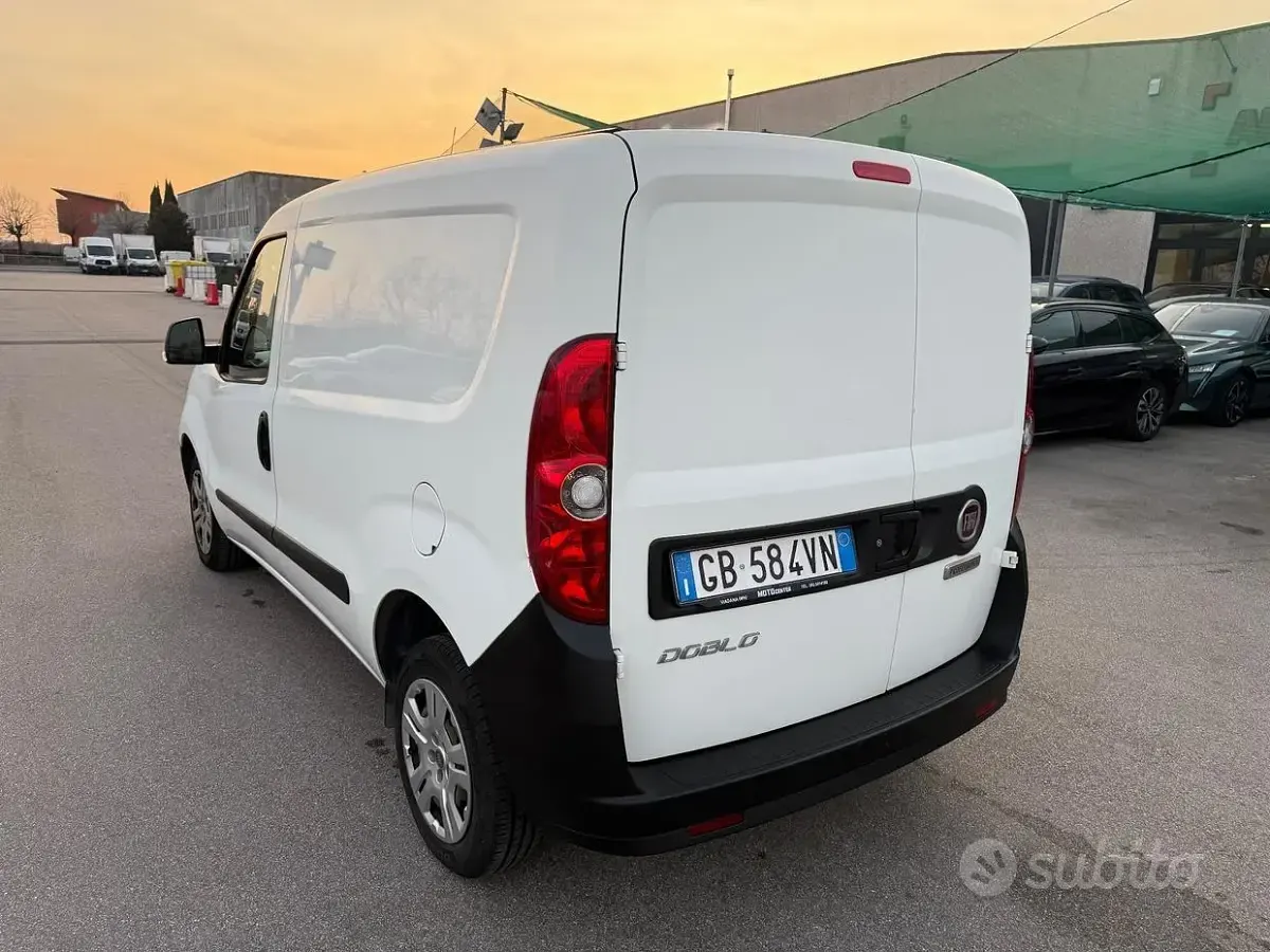 Usata Fiat Doblò S 105 CV (77 kW) 2020 Bianco