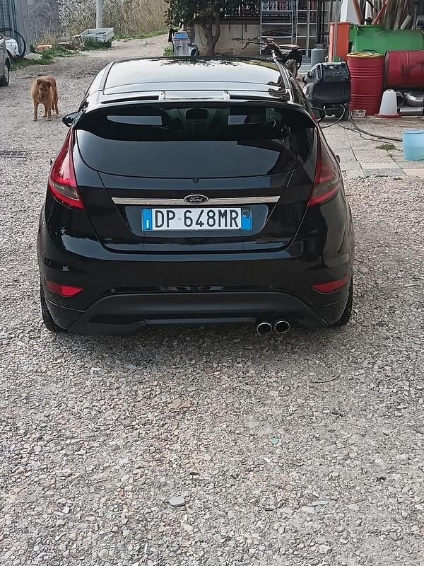Usata Ford Fiesta 68 CV (50 kW) 2009 Nero Utilitaria