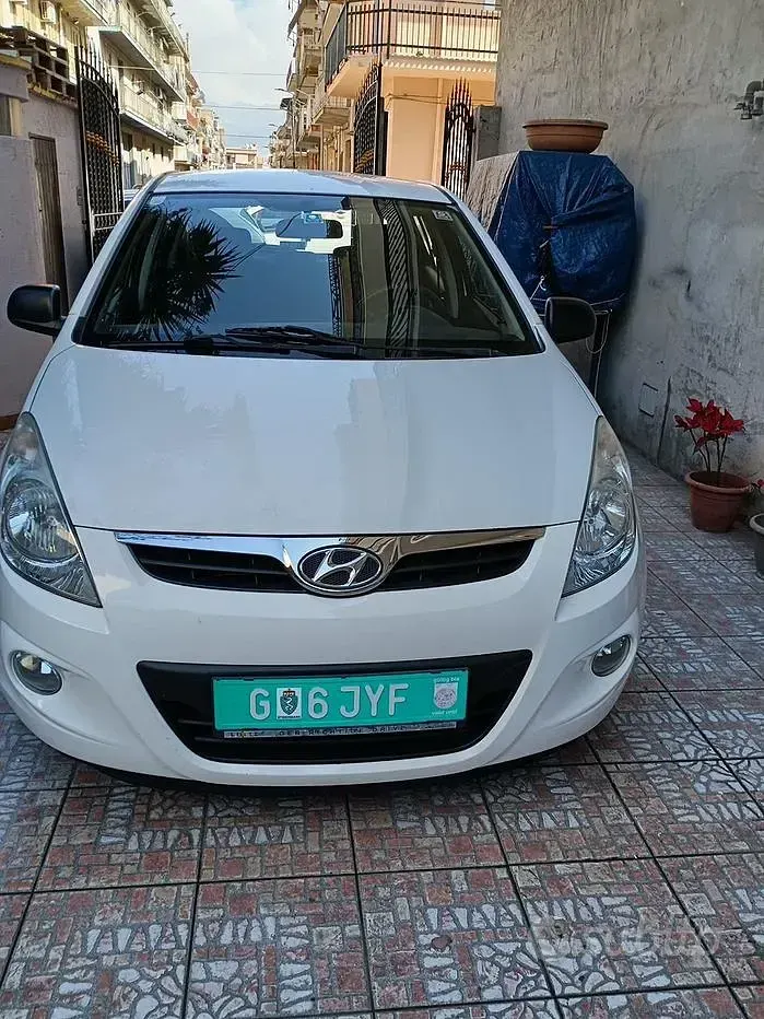 Usata Hyundai i20 78 CV (57 kW) 2011 Bianco Utilitaria