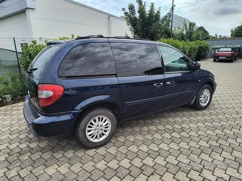 Usata Chrysler Voyager 143 CV (105 kW) 2007 Blu Monovolume