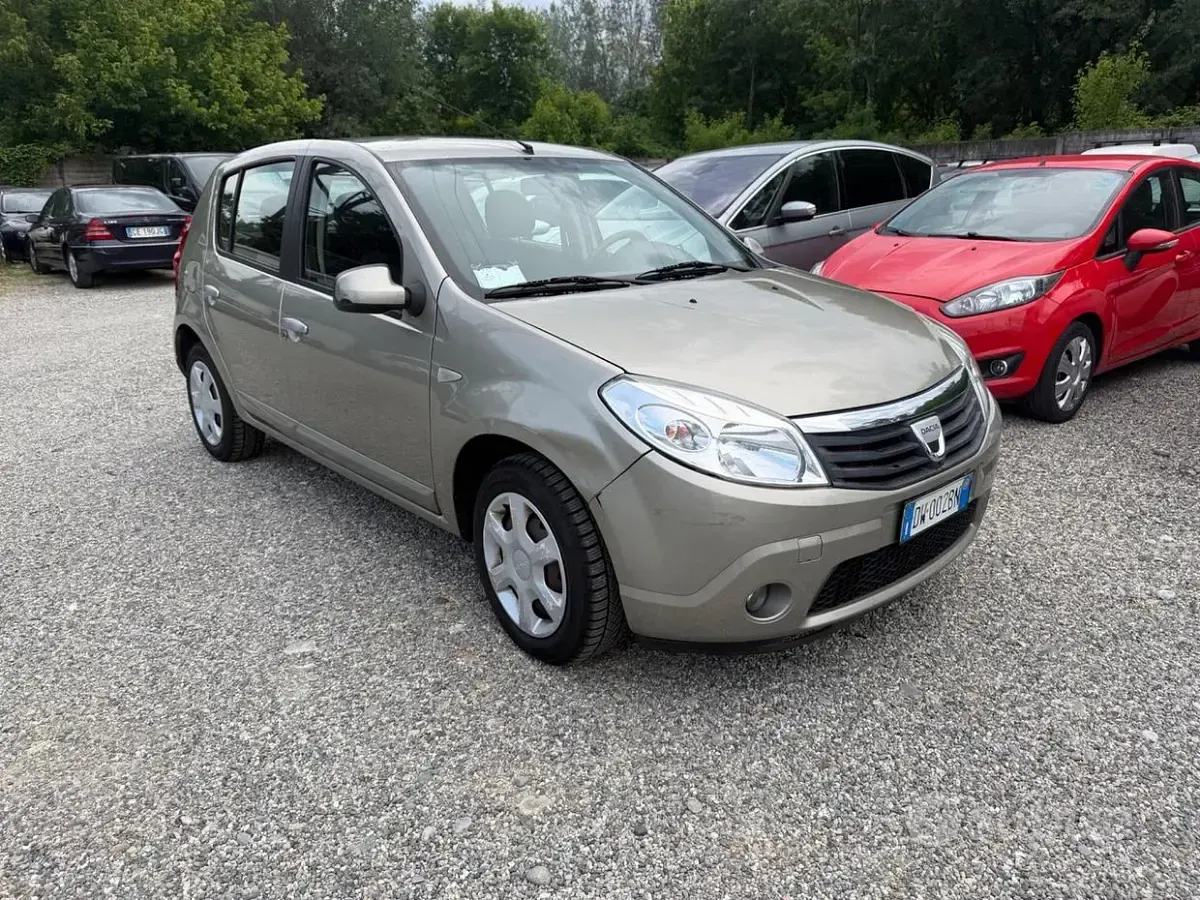 Occasion Dacia Sandero 72 PK (52 kW) 2009 Grijs Sedan